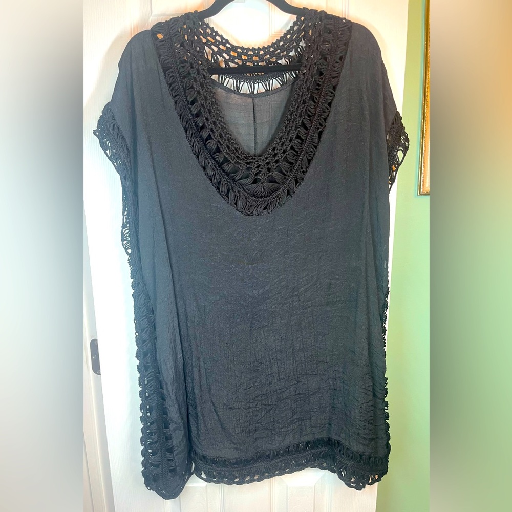 Swim cover black one 1XL (one size fits plus) knit detail